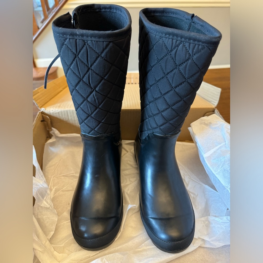 Brand new Sperry women’s walker wind quilted black rainboot 7M